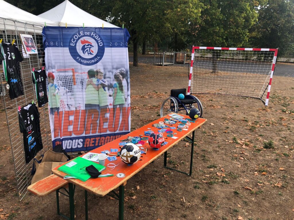Lire la suite à propos de l’article Le SMEPS Handball aux forums des associations 2022